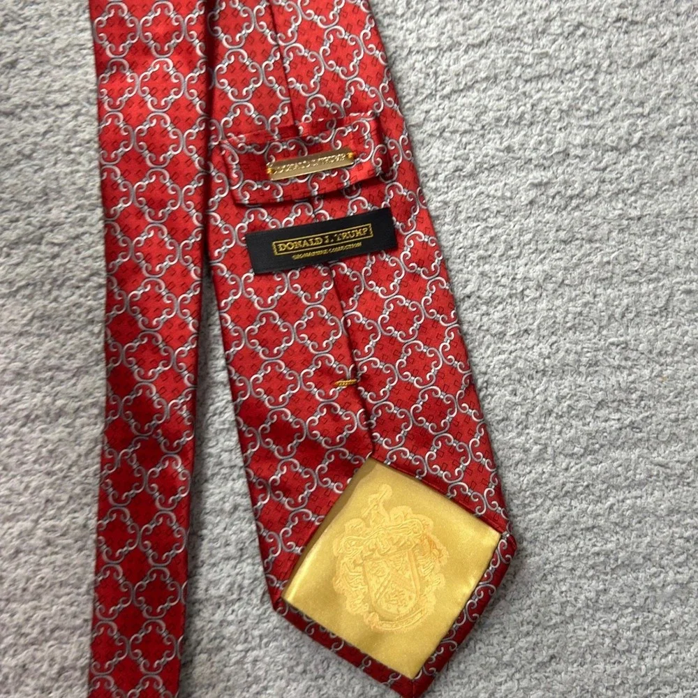 Donald J. Trump Silk Tie Geometric Chain Red OS Classic Professional Power Tie
